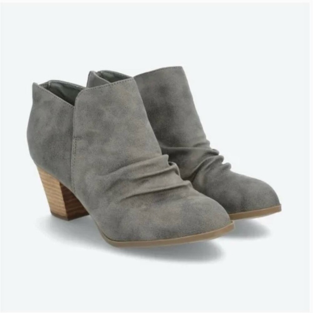Report Grey Clarice Heeled Ankle Bootie Size 7W — 7 Wide NEW WITH TAGS